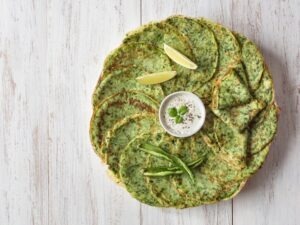 pancakes din boabe de năut și dovlecei