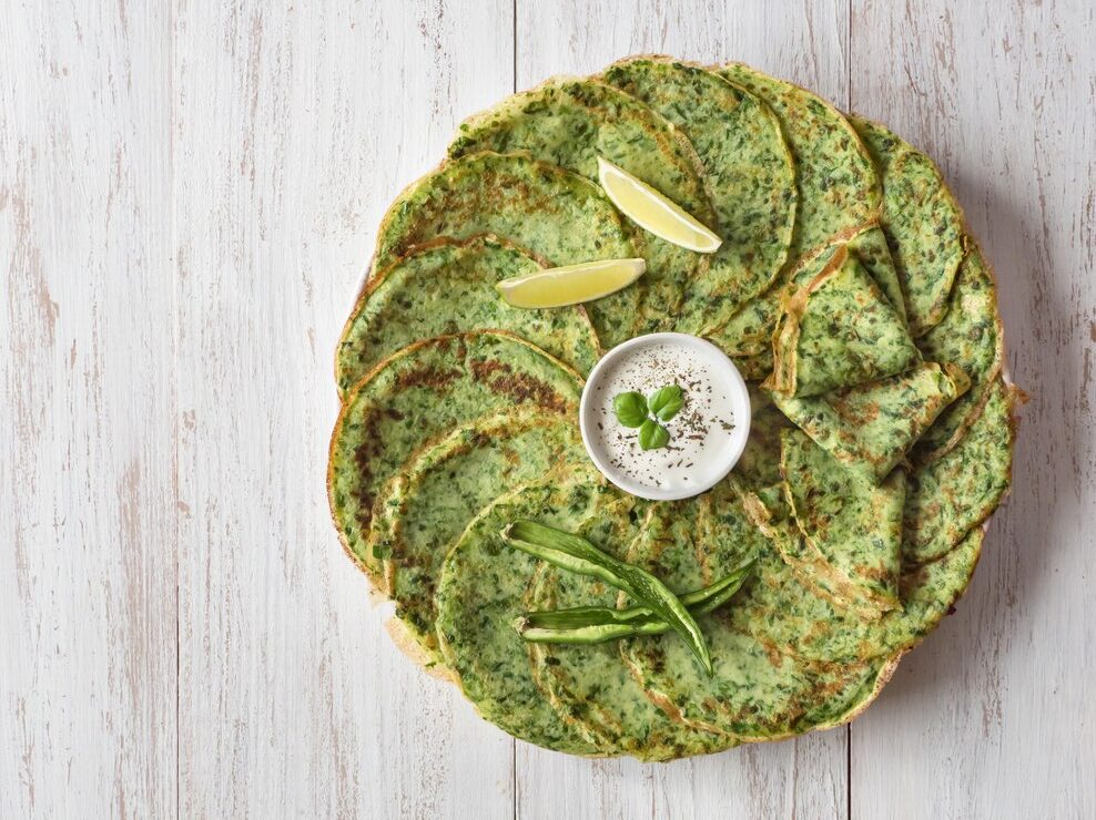 pancakes din boabe de năut și dovlecei