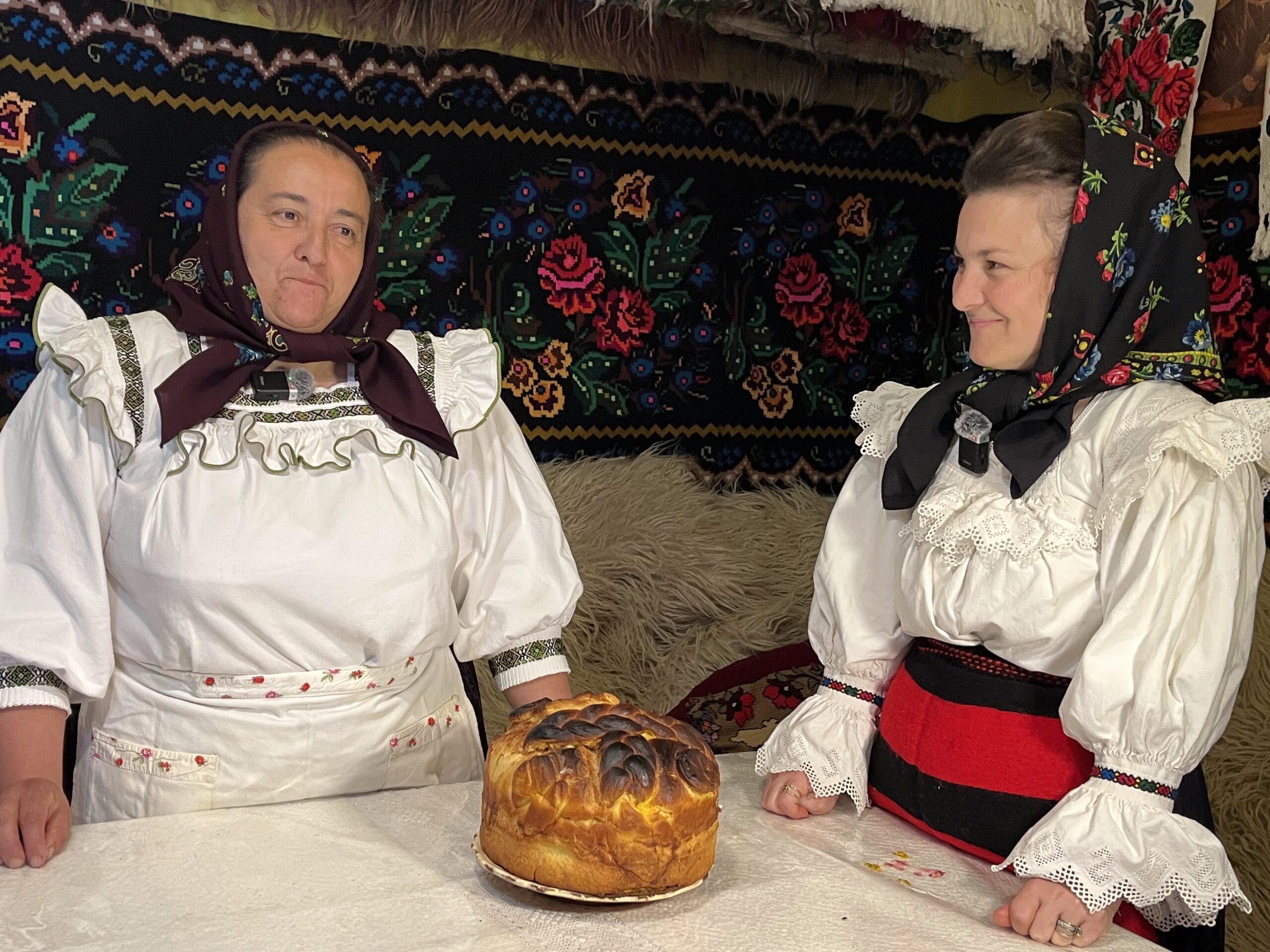 Gospodinele pregătesc pasca pentru perioada Sărbătorilor Pascale