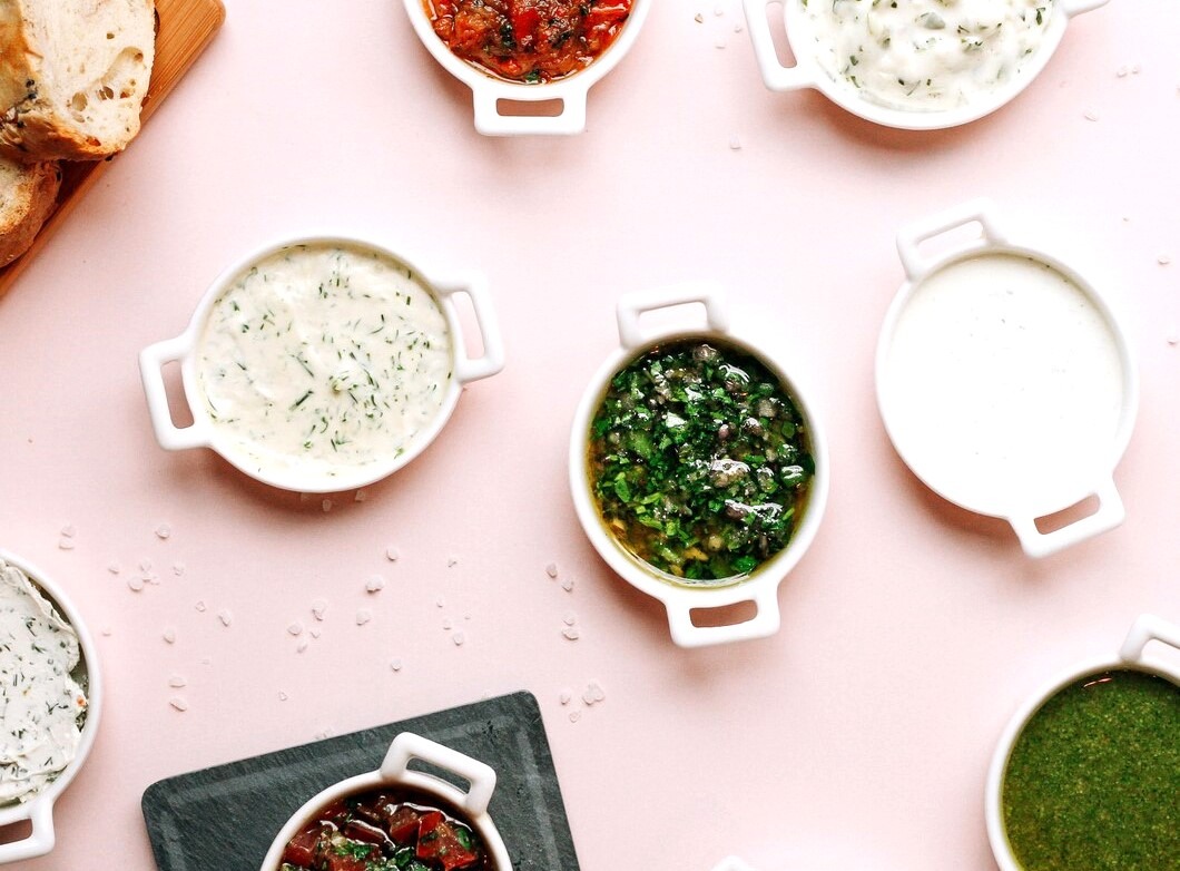 sosuri rapide pe care le poti face acasa pentru gratar, merg si cu carne, si cu legume