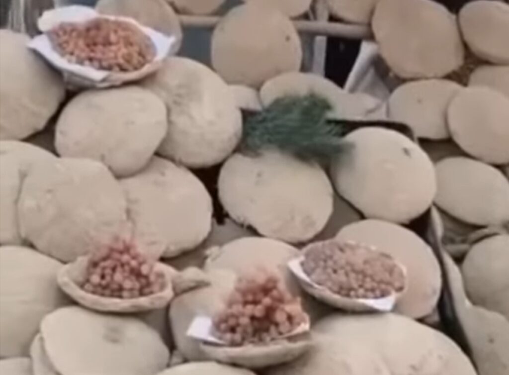 Strugurii sunt păstrați în vase de lut până la șase luni