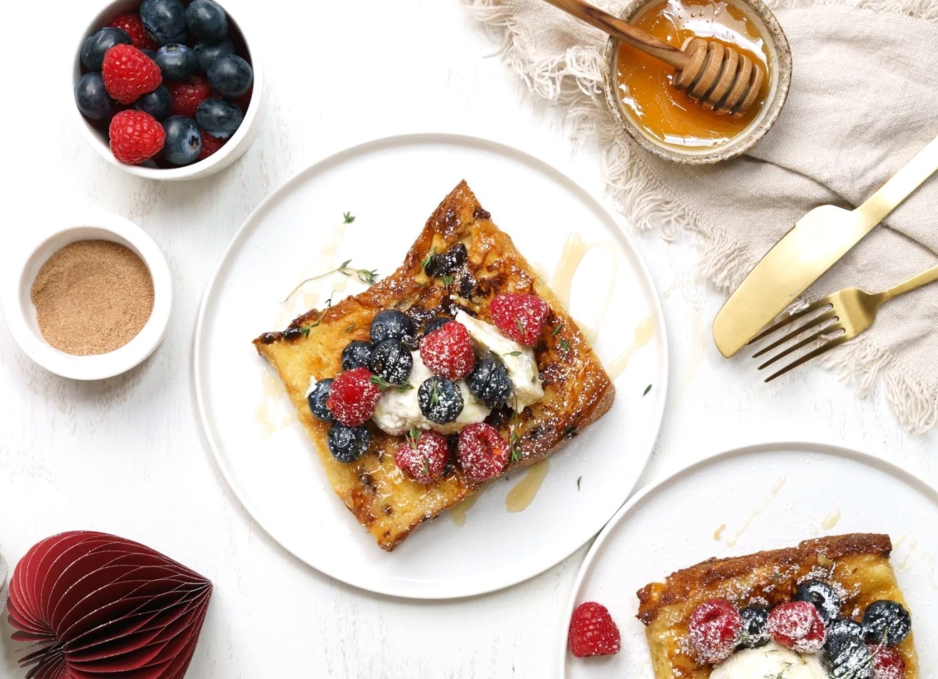 toast-cozonac-fructe-capsuni-jpg