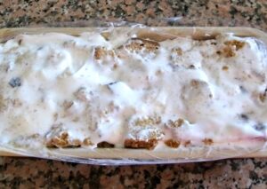 tort de inghetata din iaurt cu cozonac