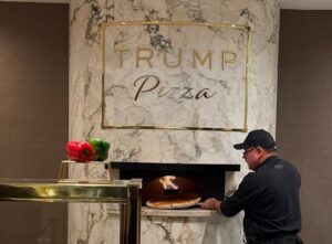 noul cuptor de pizza al pizzeriei care se deschide in Trump Tower la NY
