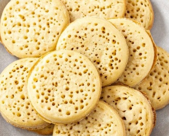 crumpets sunt un fel de clatite englezesti