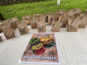 Festivalul răstăuțelor a reunit mai mulți producători locali de produse tradiționale