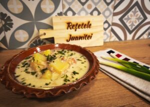 Ciorba de cartofi moldoveneasca se acreste cu zer, iaurt sau lapte prins