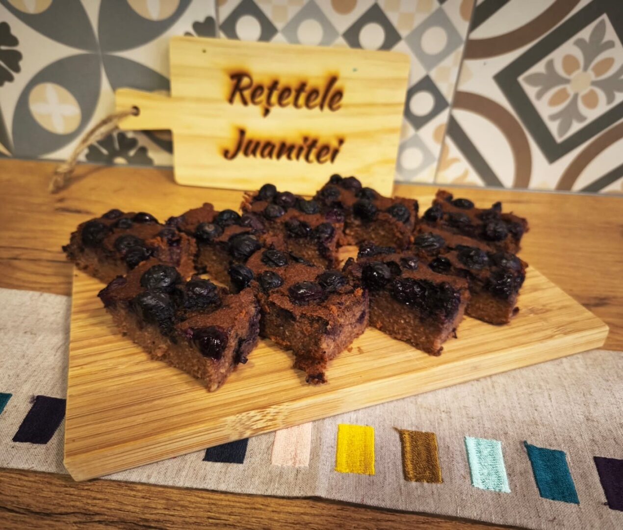 brownie fara zahar contine banane si afine care o indulcesc suficient