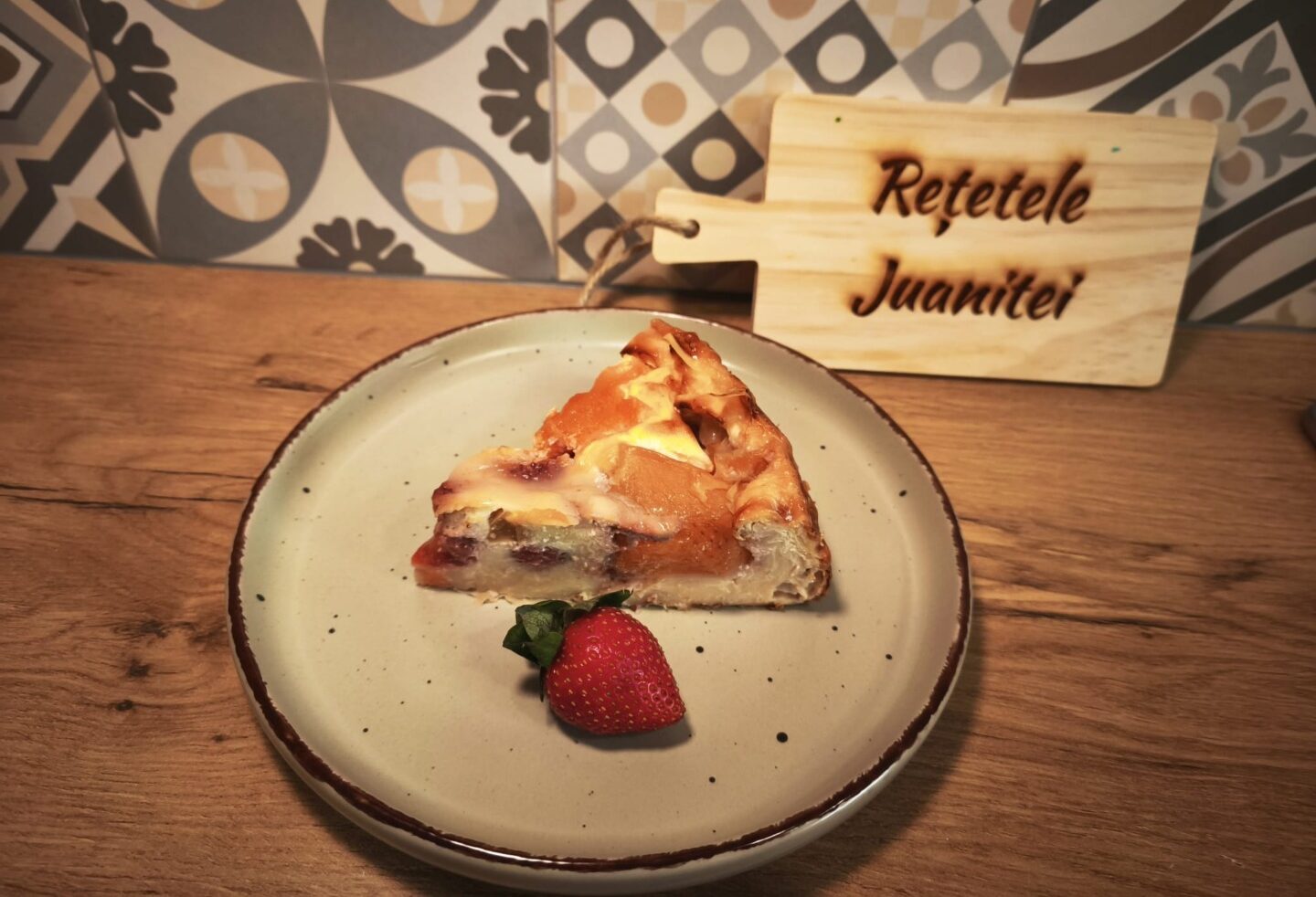 Placinta cu piersici se pregateste repede si umple casa de arome de fructe