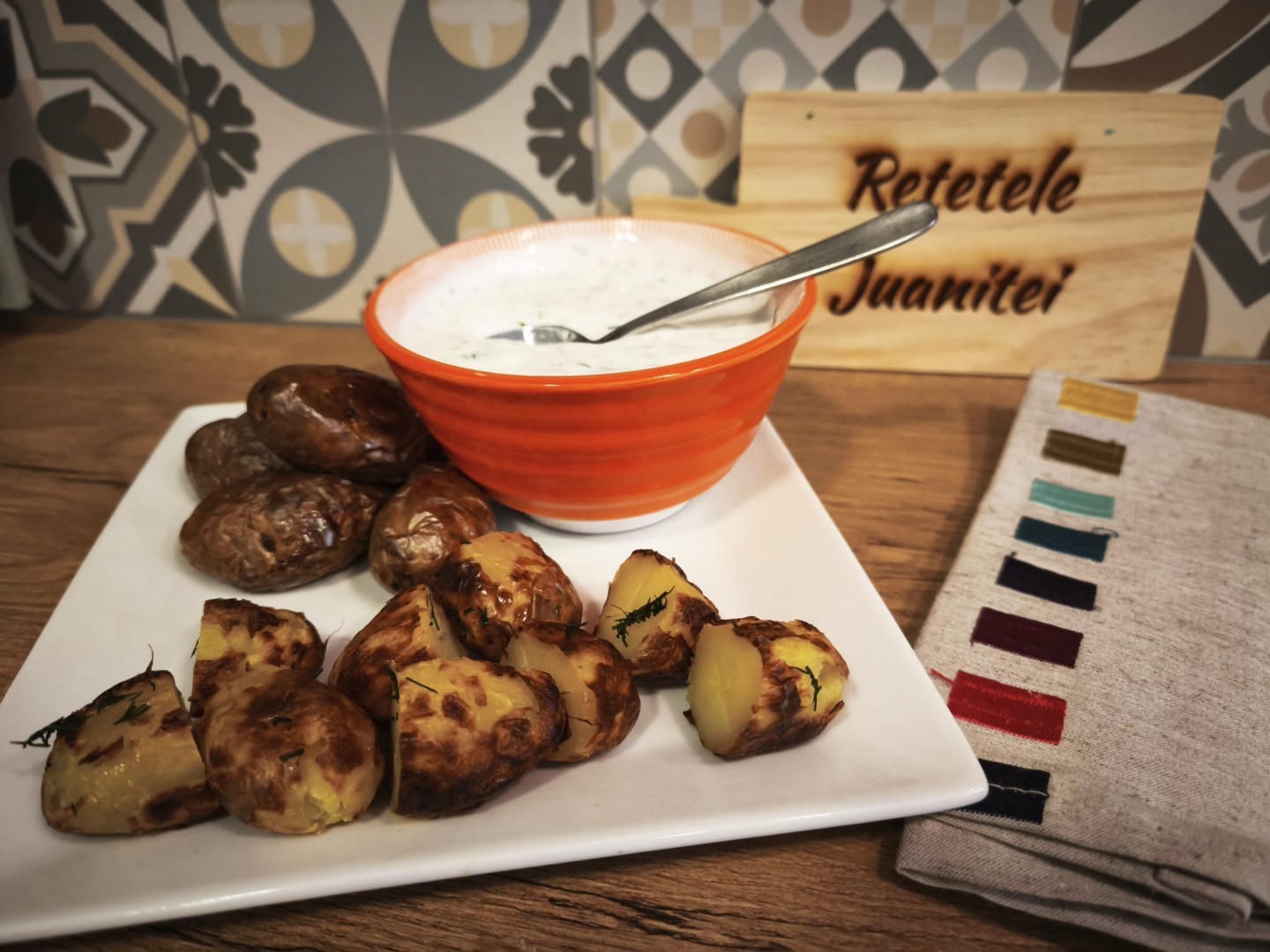 retetele-juanitei-cartofi-noi-copti-friteuza-tzatziki