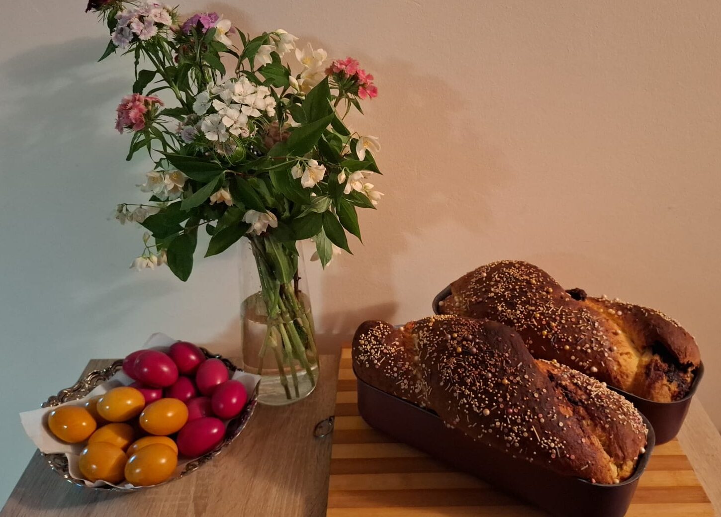 de inaltare se vopsesc oua si se fac pasca si cozonac