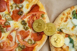 Pe 22 mai se sărbătorește prima tranzacție cu monede virtuale