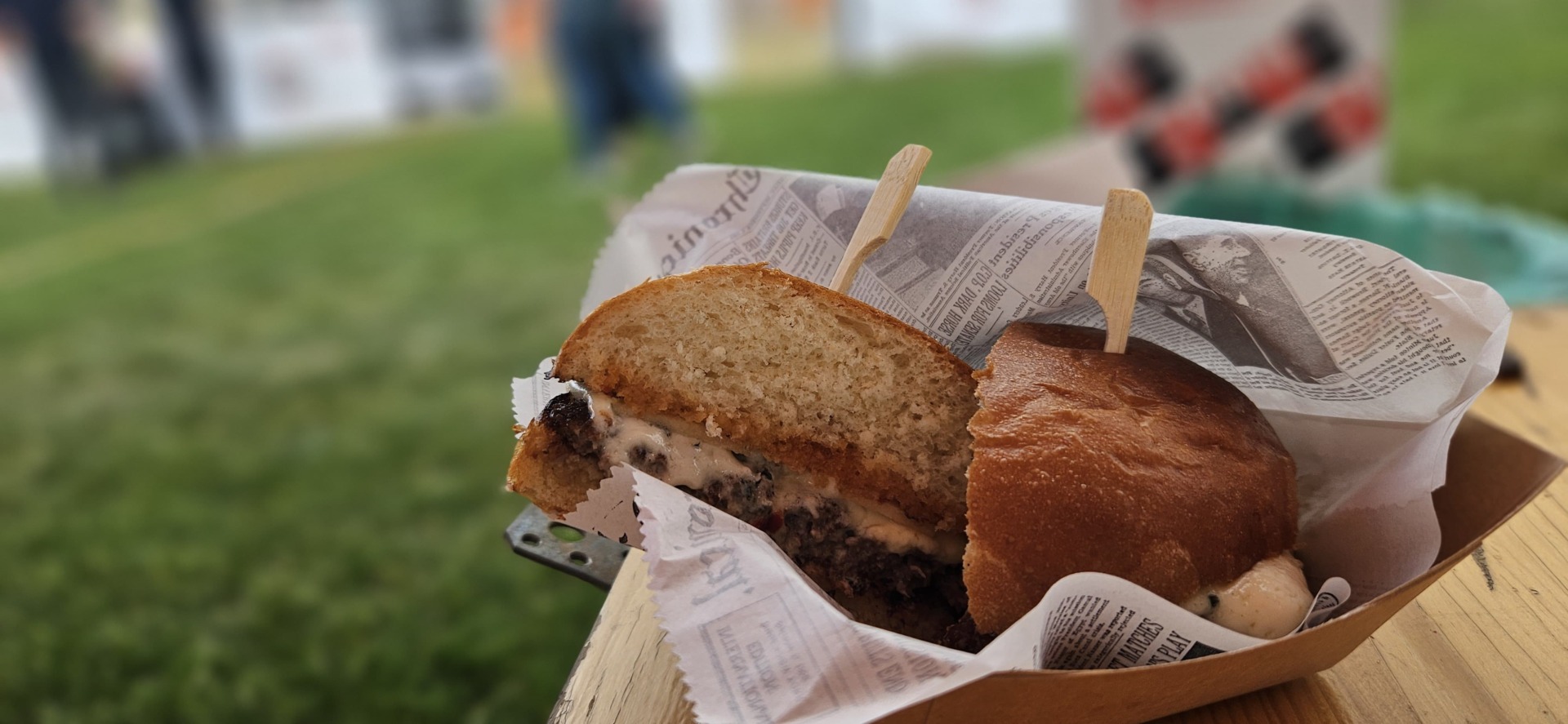 Burger cu măr, la Burger Fest