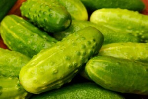 castraveti-toate-proprietatie-nutritionale-contin-95-apa-si-foarte-putine-calorii-dar-au-si-contraindicatii