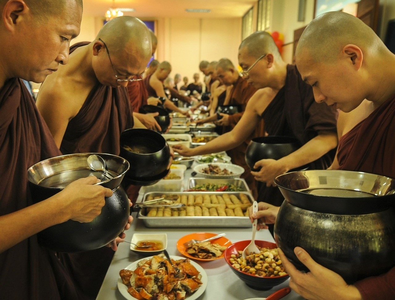 dieta vegetala a călugărilor budisti se bazeaza pe principiul respectului pentru alimente si pentru cine mananca