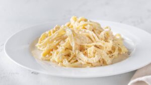 pasta del conclave este foarte asemanatoare cu reteta de paste fettuccine Alfredo