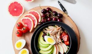 Fructele si proteine sunt printre alimentele ce te ajuta sa vindeci ficatul gras