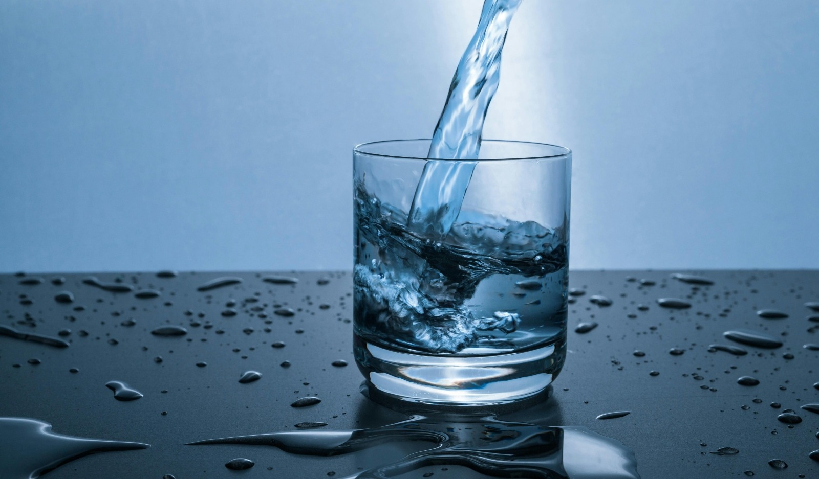 Hidratarea de dimineata te ajuta sa te mentii sanatos