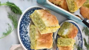 Placintă cu brânză si mărar