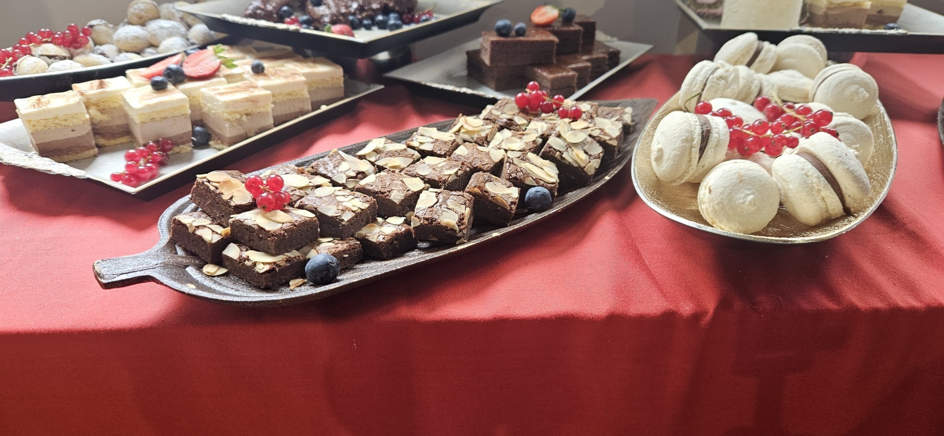 Deserturi realizate de elevi înscriși în învățământul dual, la Bakery School