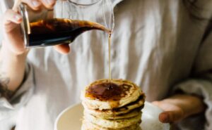 Siropul de artar si mierea sunt indulcitori naturali dar contin zahar