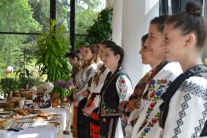 Mai mulți studenți participă la Festivalul Produsului Tradițional la USAMV Cluj