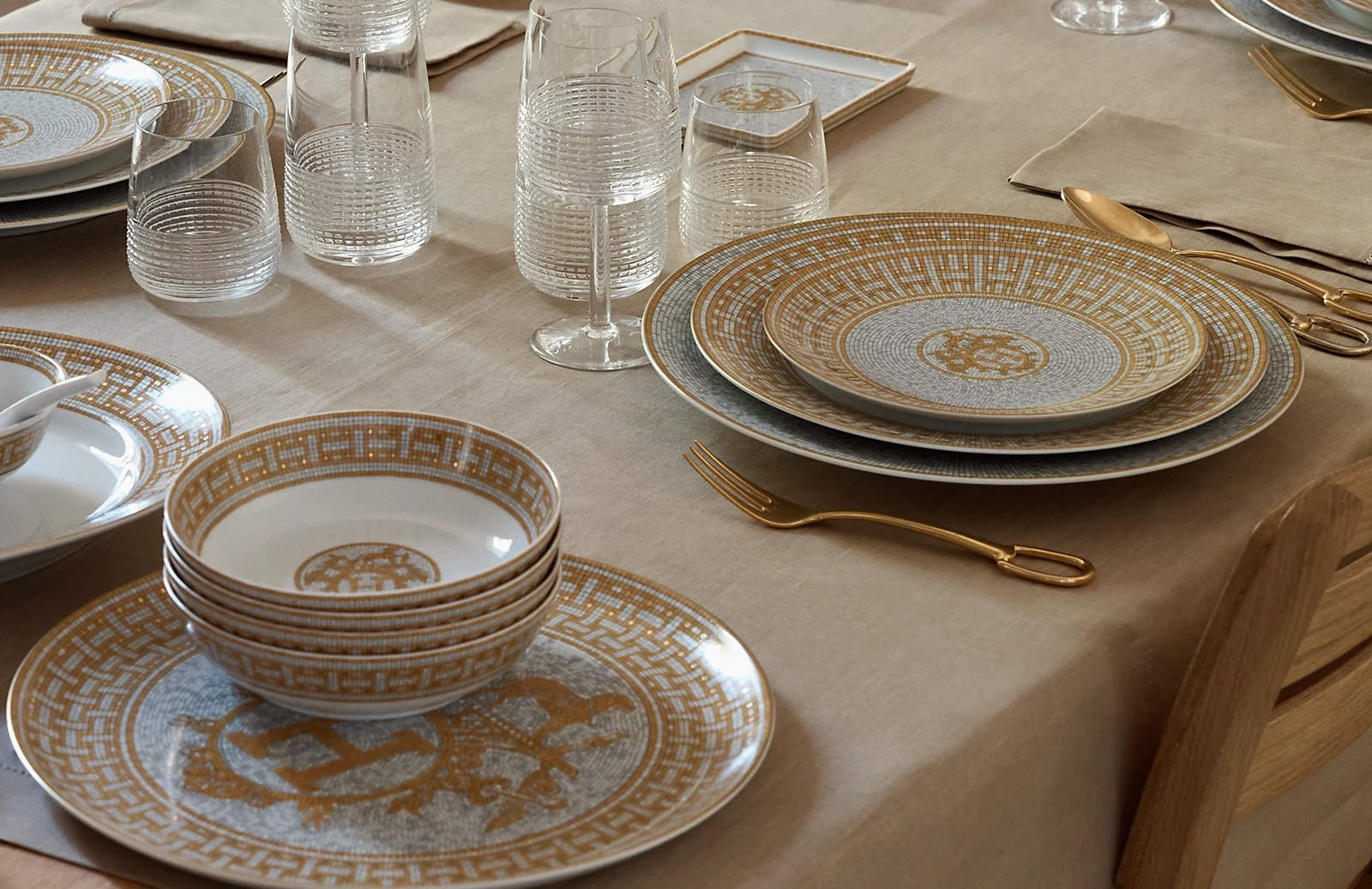 Farfurii de porțelan de la Hermes