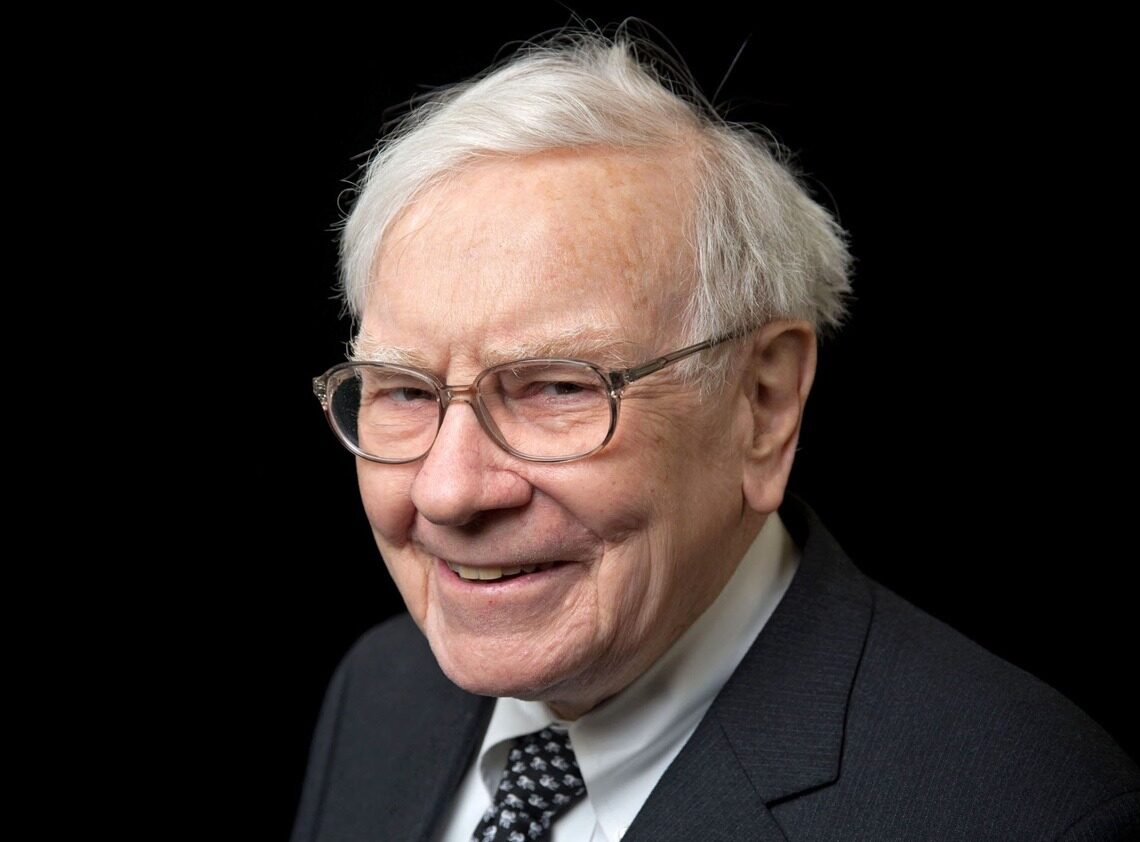 Warren Buffet glumeste spunând ca a trait mult pentru ca a baut Coca Cola si nu a facut miscare