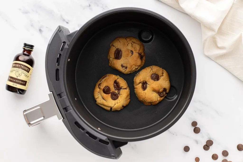 fursecuri-cu-ciocolata-in-friteuza-cu-aer-cald-din-aluat-fraged-se-coc-mai-repede-decat-in-cuptor-si-ies-la-fel-de-fragezi-si-aromati