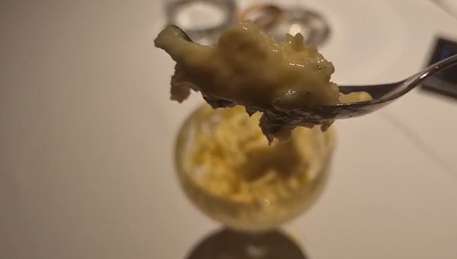 Înghețată cu ananas, busuioc și ulei de măsline