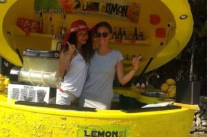 lemon-bar-un-format-mobil-de-chiosc-de-bauturi-ideal-pentru-o-activitate-sezoniera