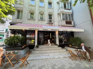 Treevi Pizza se extinde la nivel național cu prima locație stradală din Constanța. Noua franciza include și un bar de cocktailuri