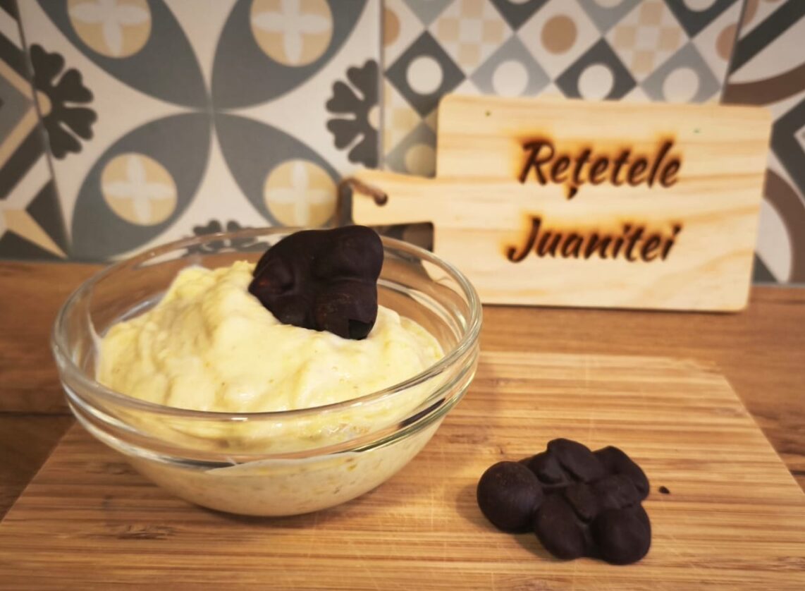 inghetata de banane cu rom si stafide nu face ace de gheata si nu are zahar adaugat