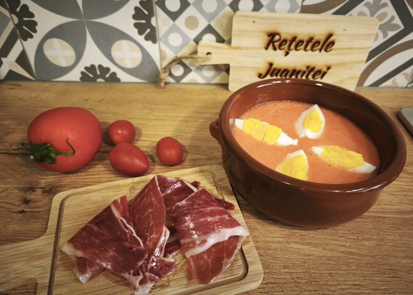 salmorejo este supa de rosii cordobeza. se consuma rece