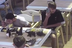 Tinerii au mâncat bine pe gratis FOTO captură video