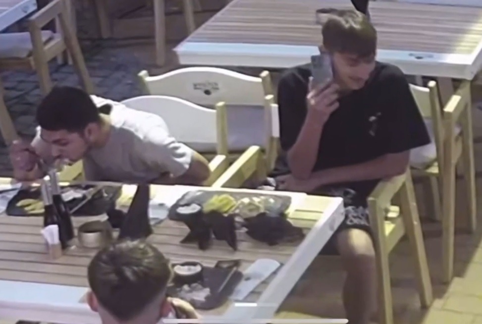 Tinerii au mâncat bine pe gratis FOTO captură video