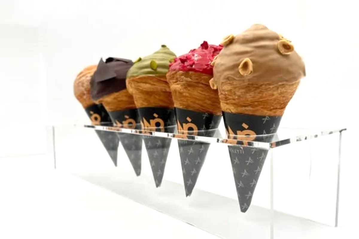 con-din-aluat-foietaj-umplut-cu-crema-care-imita-inghetata-idee-antreprenoriala-Crono