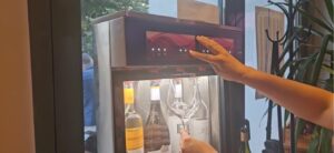 Frigider si dozator 2 in 1