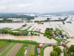 Inundațiile au afectat aproape 4.400 de hectare de teren