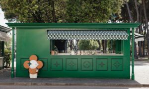 prima-inghetata-de-lux-din-istorie-Louis-Vuitton-la-Forte-dei-Marmi-in-Toscana-Italia