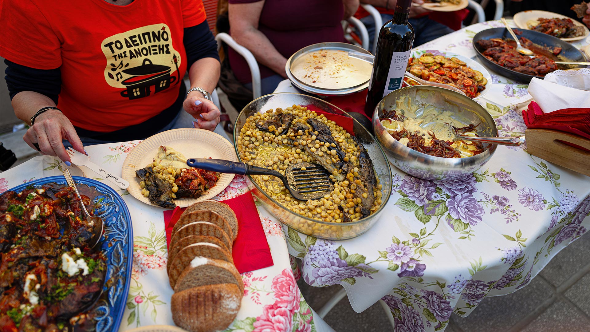 Sufragerie organizată pe o stradă din Salonic