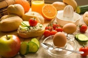 Micul dejun trebuie să conțină proteine pentru a accelera metabolismul