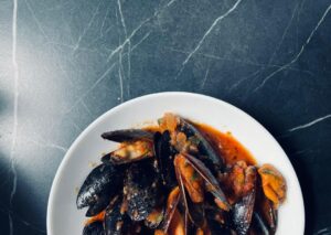 Rețetă de midii cu sos de roșii