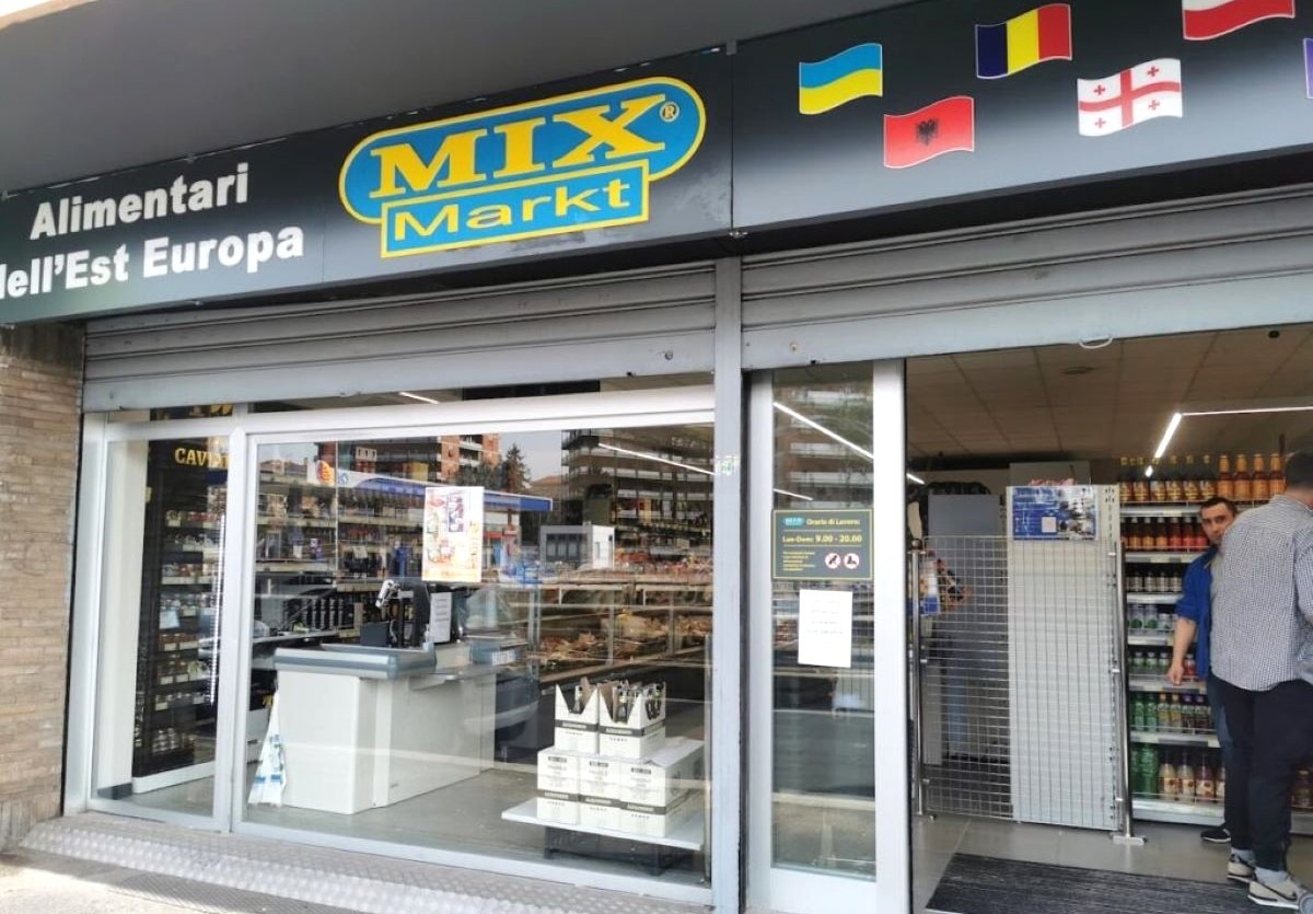 mix-markt-cum-s-a-nascut-cel-mai-mare-lant-de-magazine-cu-alimente-din-europa-de-est-in-tarile-occidentale-primele-puncte-au-fost-deschise-in-germania-apoi-reteaua-s-a-extins