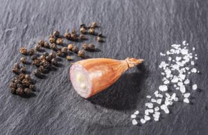 salota-cu-ce-se-deosebeste-de-ceapa-si-cum-se-foloseste-la-gatit