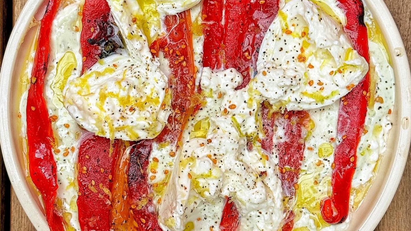 Influencerul american Edtsa, originar din România, promovează singurul restaurant românesc din Manhattan.