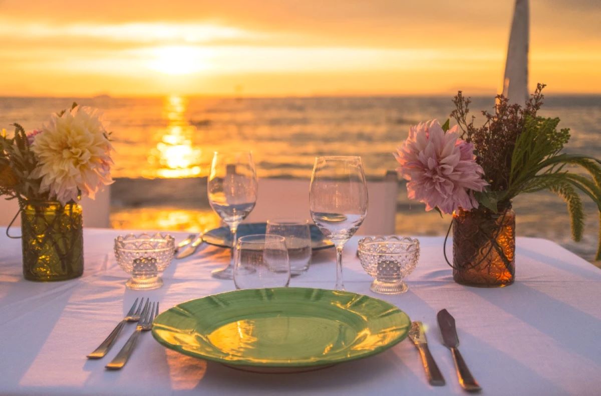 zece-dintre-cele-mai-spectaculoase-restaurante-la-malul-marii-potrivit-ghidului-michelin-cele-mai-multe-sunt-in-europa-iar-prima-pozitie-este-ocupata-de-un-local-de-langa-napoli