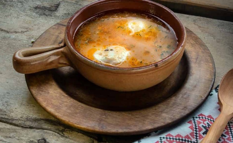 Supă de ouă: ce este și cum se prepară