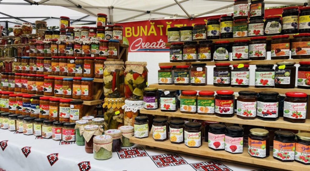 Târg de produse locale în curtea MADR