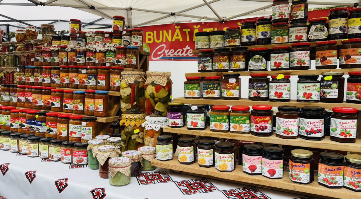 Târg de produse locale în curtea MADR
